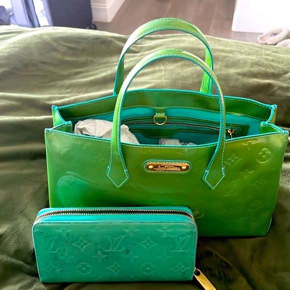 Louis Vuitton Handbags - Louis Vuitton Green Vernis Wilshire PM Bag 💙💚with matching wallet💚💙